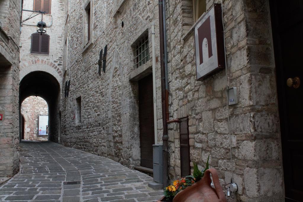 Hotel Il Vicoletto Ассизи Экстерьер фото