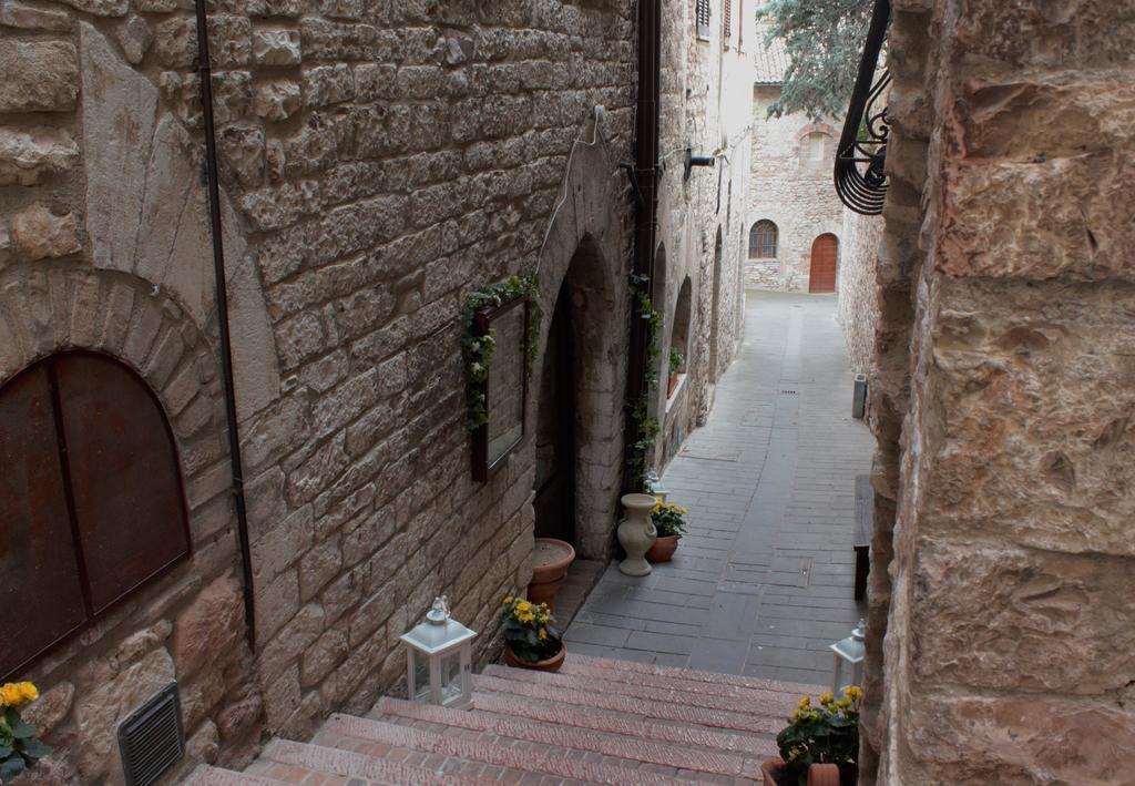Hotel Il Vicoletto Ассизи Экстерьер фото